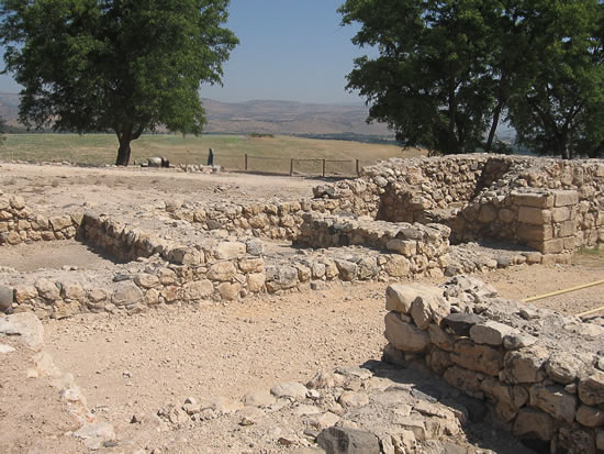 Solomon's six-chamber gate system with street in the middle